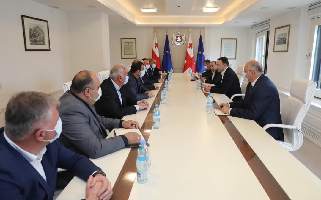 პრემიერ-მინისტრმა კახეთის მუნიციპალიტეტების მერებთან რეგიონში მიმდინარე და დაგეგმილი პროექტები მიმოიხილა