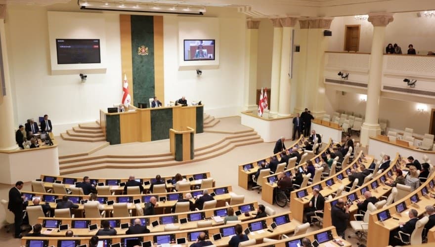 საზოგადოებრივი სარგებლობისთვის განკუთვნილი ობიექტების მიზანმიმართულად დაზიანების შემთხვევებთან დაკავშირებულ ცვლილებას, პარლამენტმა მხარი დაუჭირა