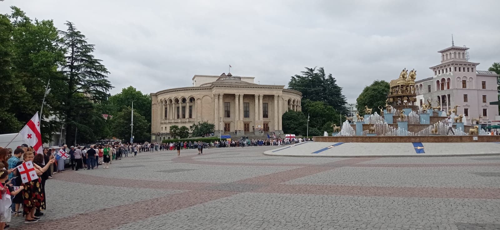 Frontnews image description