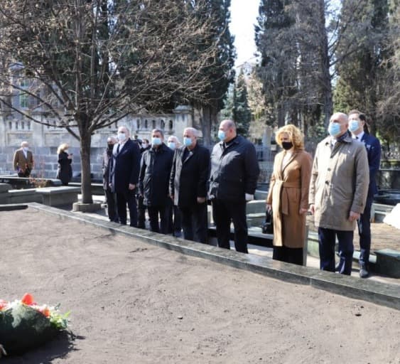 Frontnews image description