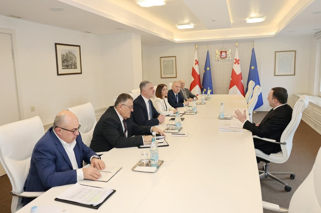 ირაკლი ღარიბაშვილმა გარემოს დაცვისა და სოფლის მეურნეობის მინისტრთან და მოადგილეებთან სამუშაო თათბირი გამართა