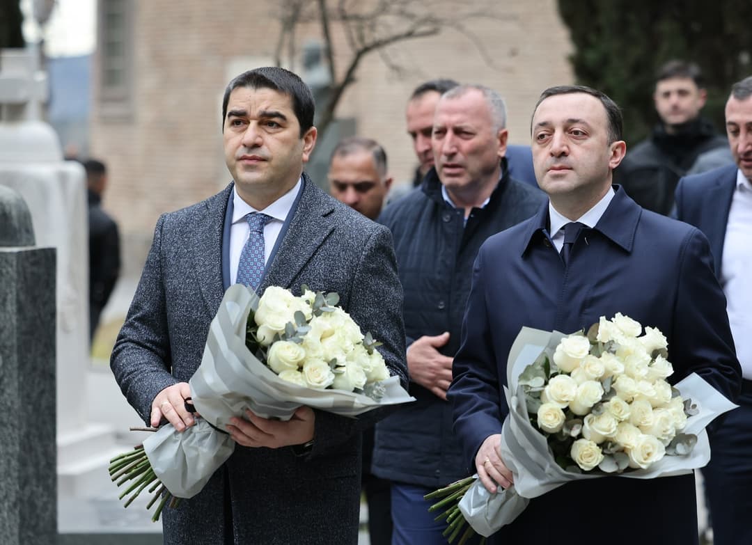 ირაკლი ღარიბაშვილმა ზვიად გამსახურდიას ხსოვნას პატივი მიაგო