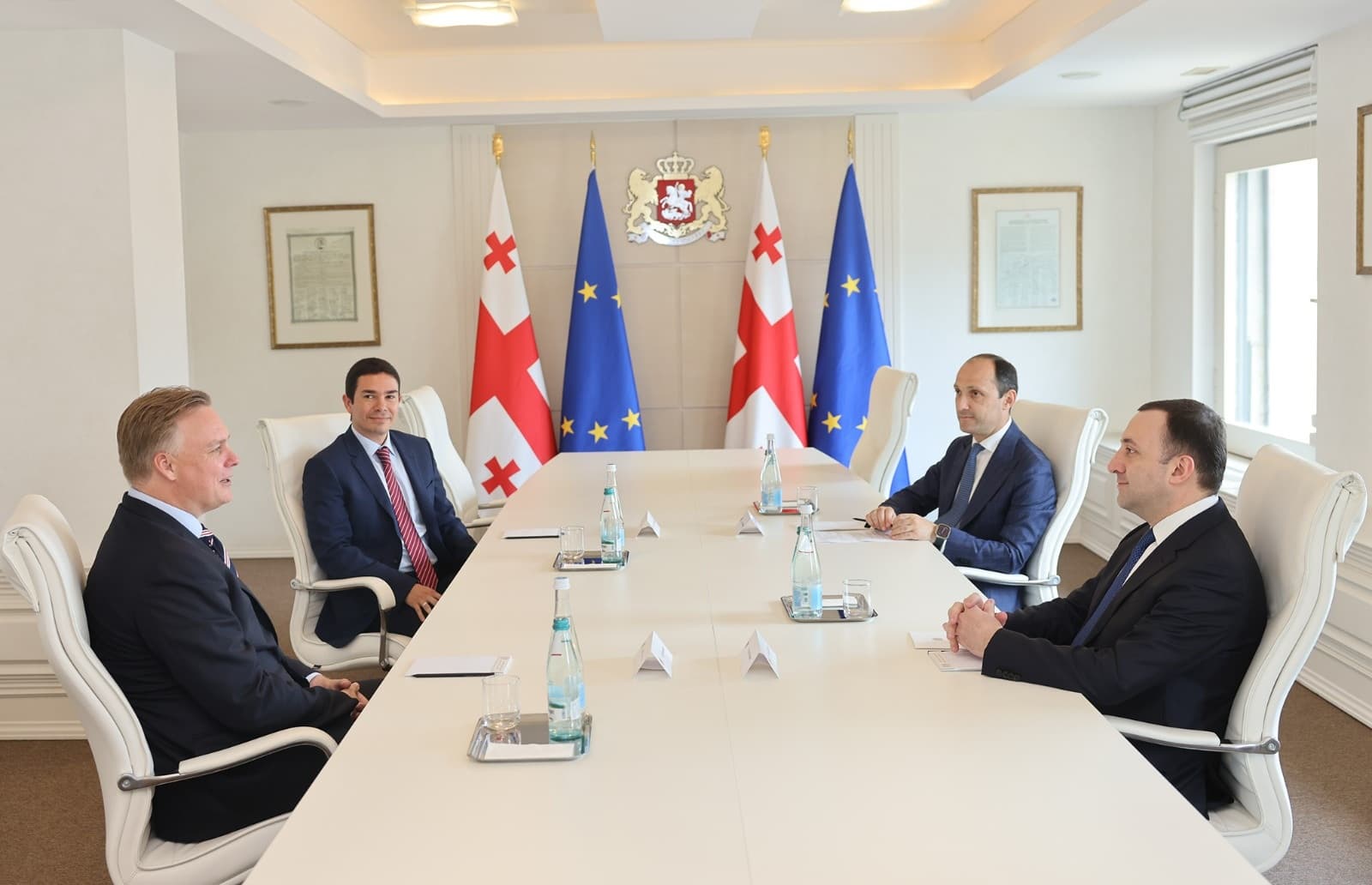 Frontnews image description