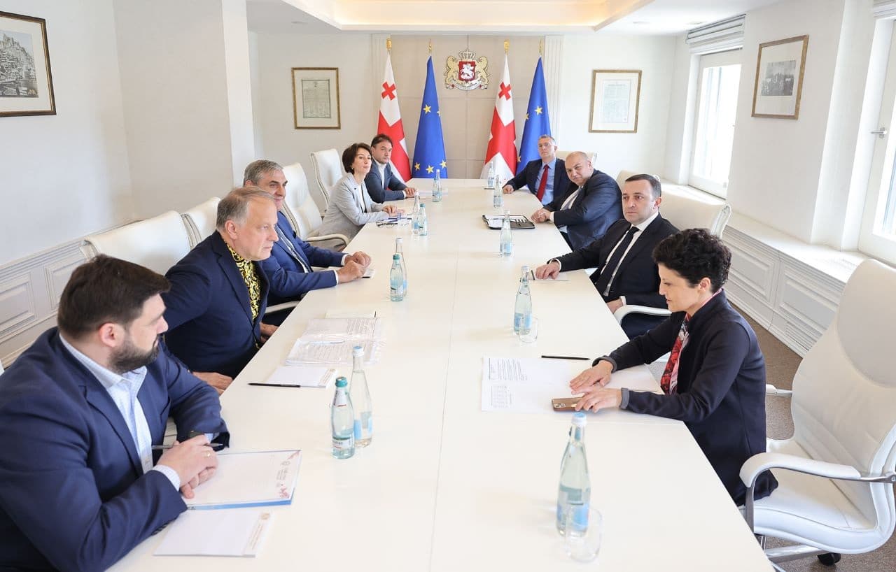 Frontnews image description