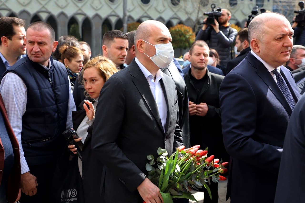 Frontnews image description