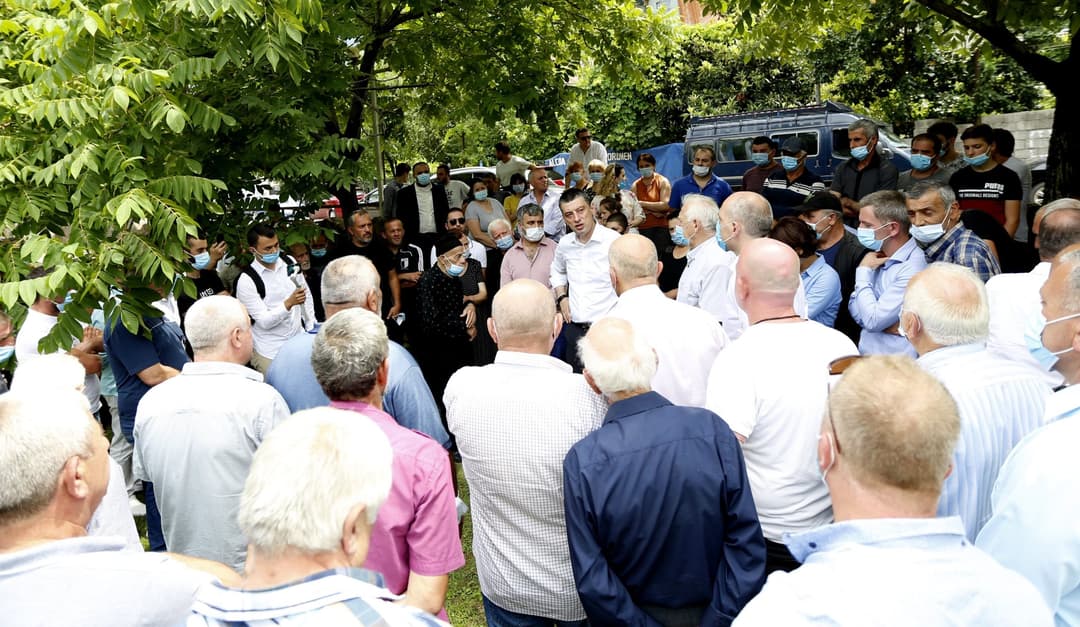 გიორგი გახარია – ჭიდაობაში, ჭორაობასა და ერთმანეთის ლანძღვა-გინებაში ძალიან ბევრ დროს ვხარჯავთ