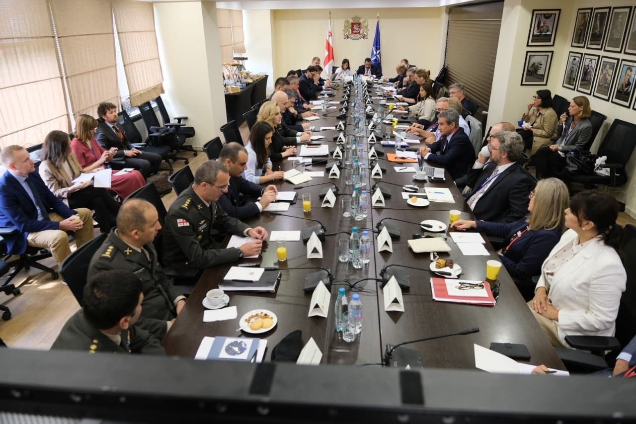 Frontnews image description