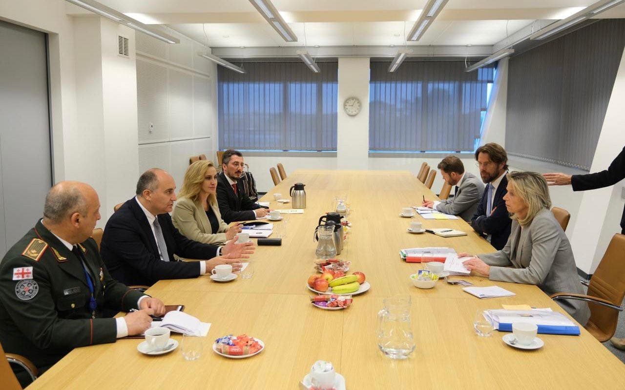 Frontnews image description