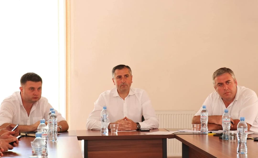 ონში მშენებელი კომპანიების ხელმძღვანელ პირებთან შეხვედრა გაიმართა