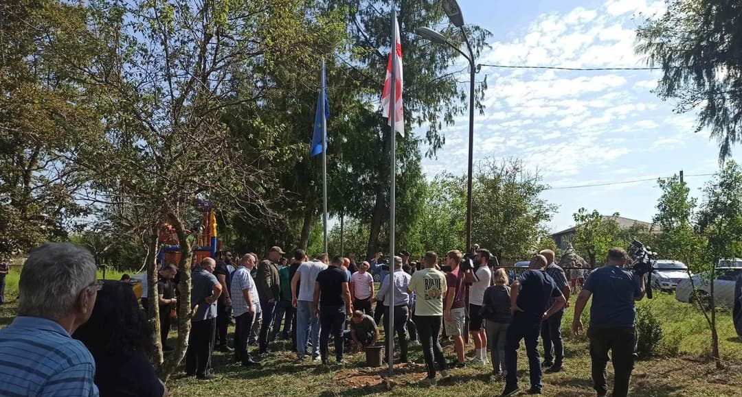 ლევან ხაბეიშვილი – დღეს დავიწყეთ წყალტუბოდან, აღვმართეთ საქართველოს და ევროკავშირის დროშები, ამას გავაკეთებთ აბსოლუტურად ყველა მუნიციპალიტეტში