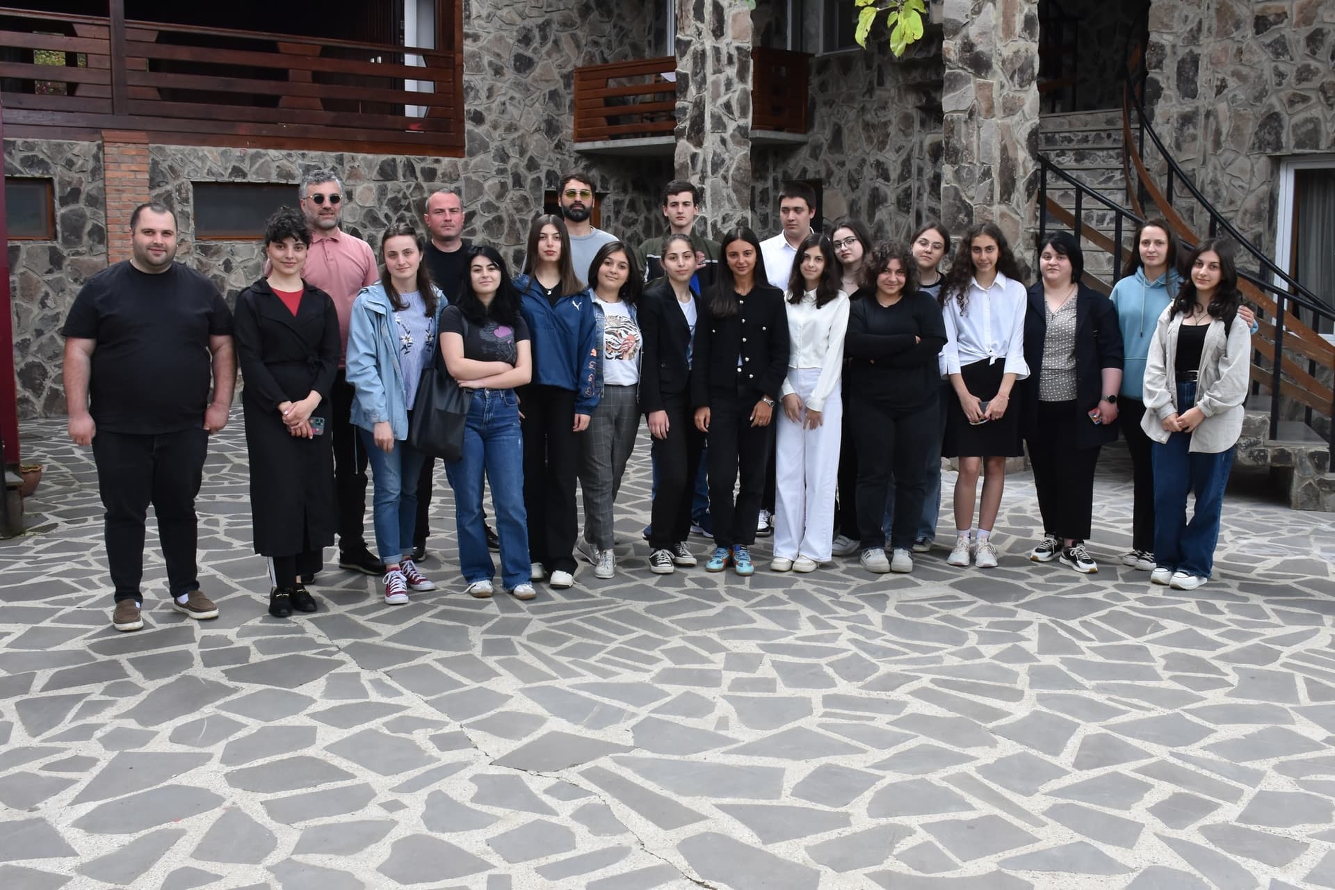 Frontnews image description