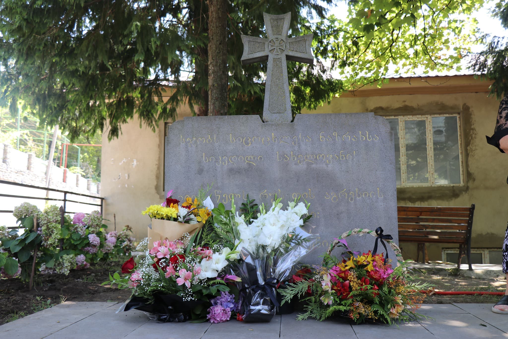 Frontnews image description