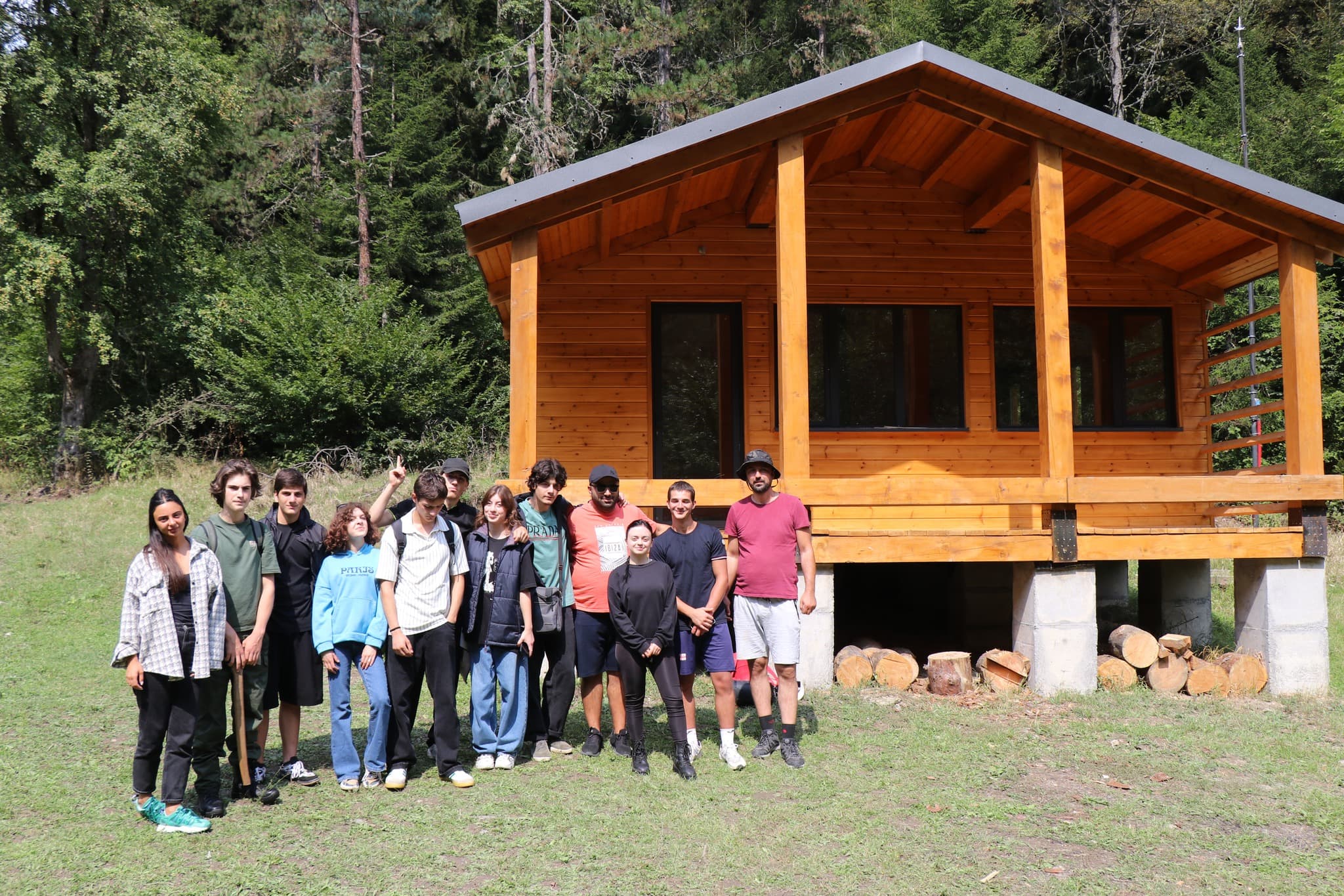 Frontnews image description