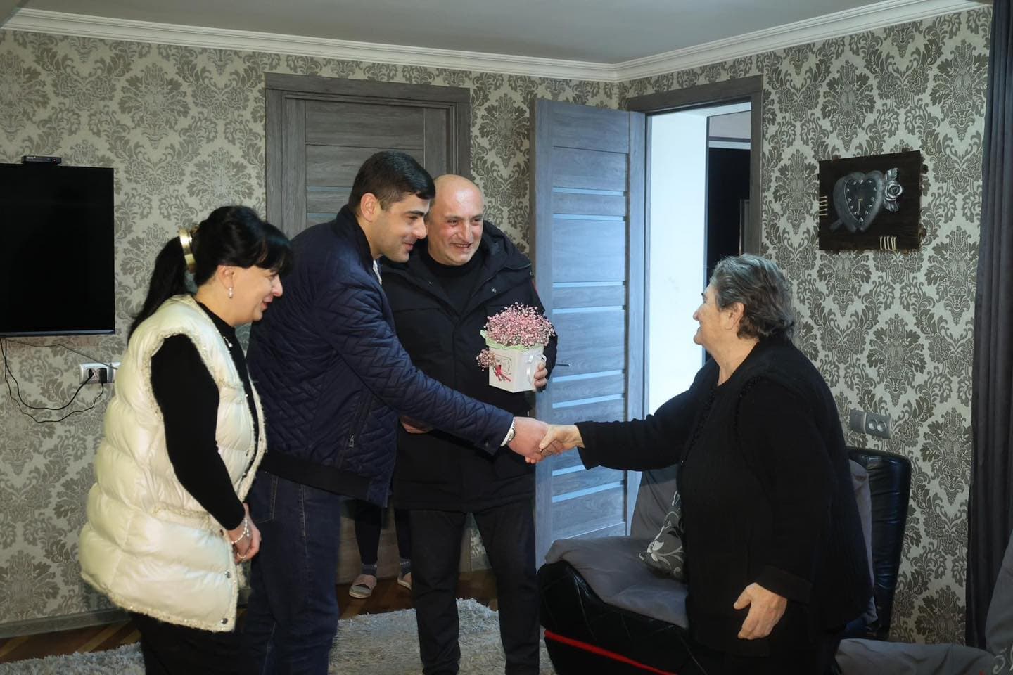 Frontnews image description