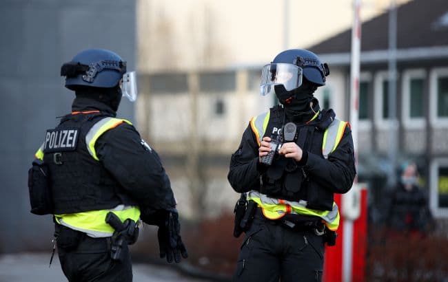 მედიის ცნობით, ჰამბურგის აეროპორტში მამაკაცს 4 წლის ბავშვი მძევლად ჰყავს და თურქეთში გაშვებას მოითხოვს