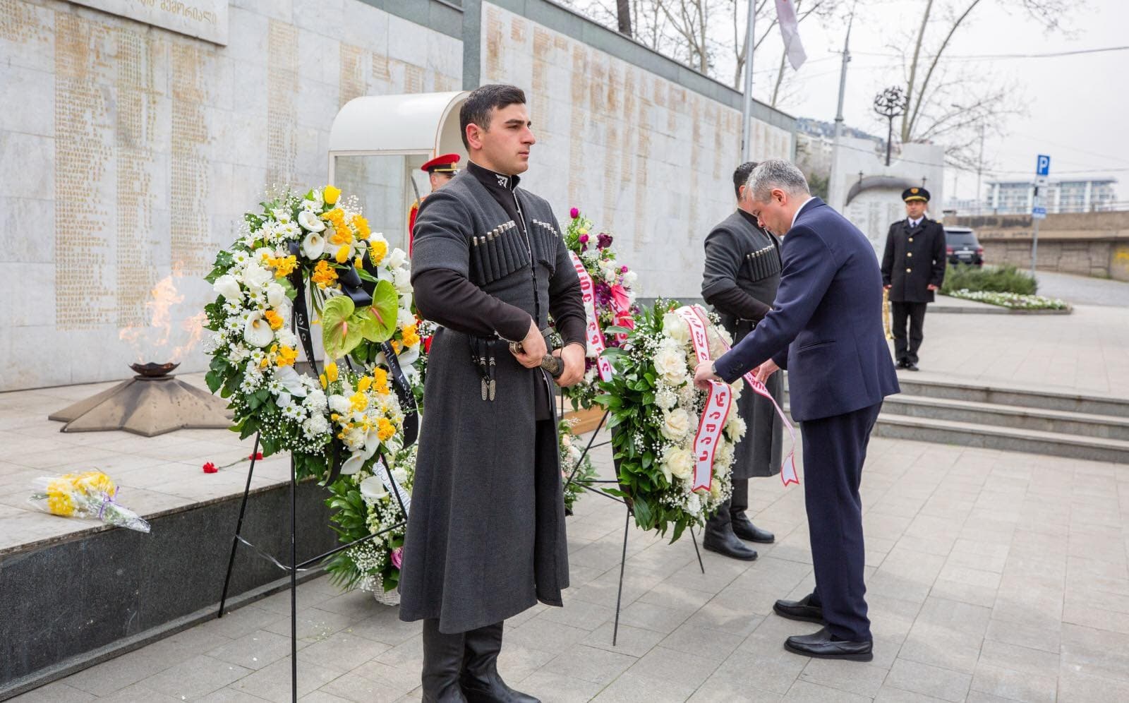 Frontnews image description