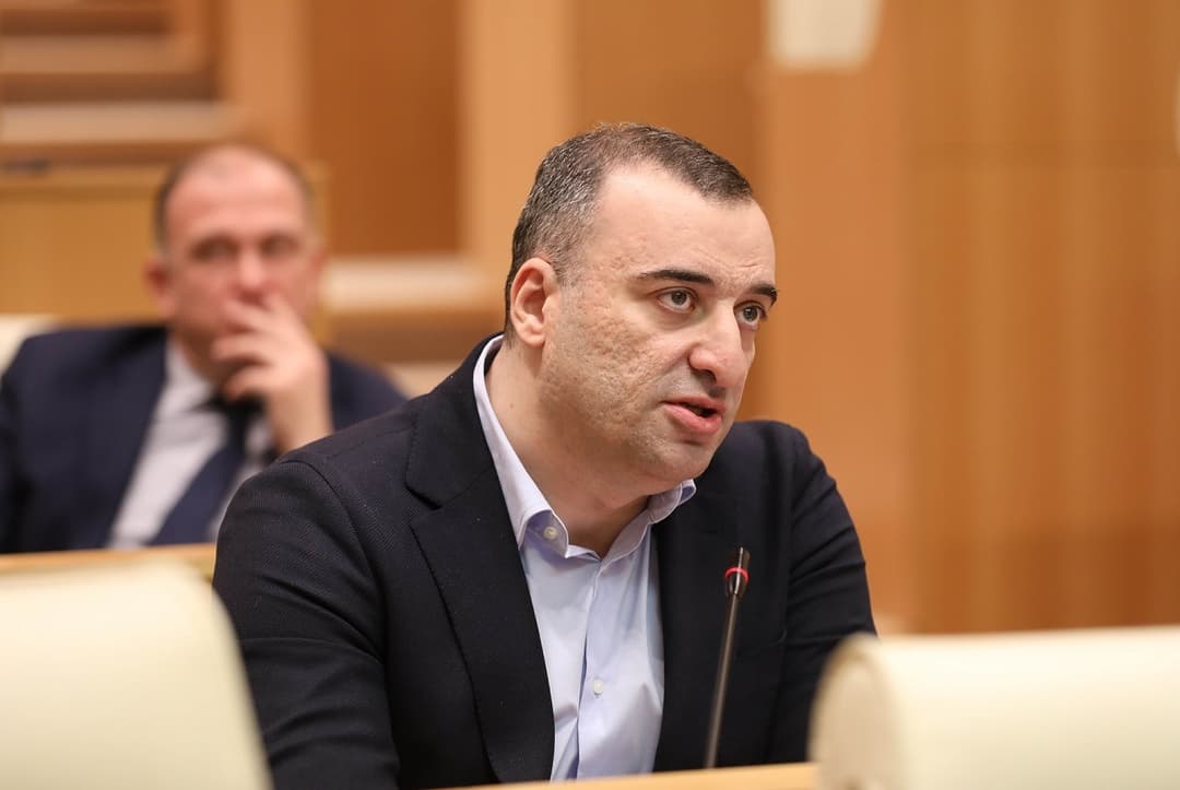 რატი იონათამიშვილი – პრემიერი ევროპის პოლიტიკური გაერთიანების სამიტში მონაწილეობს და რადიკალური ოპოზიცია კი სასეირნოდაც ვერ იკრიბება