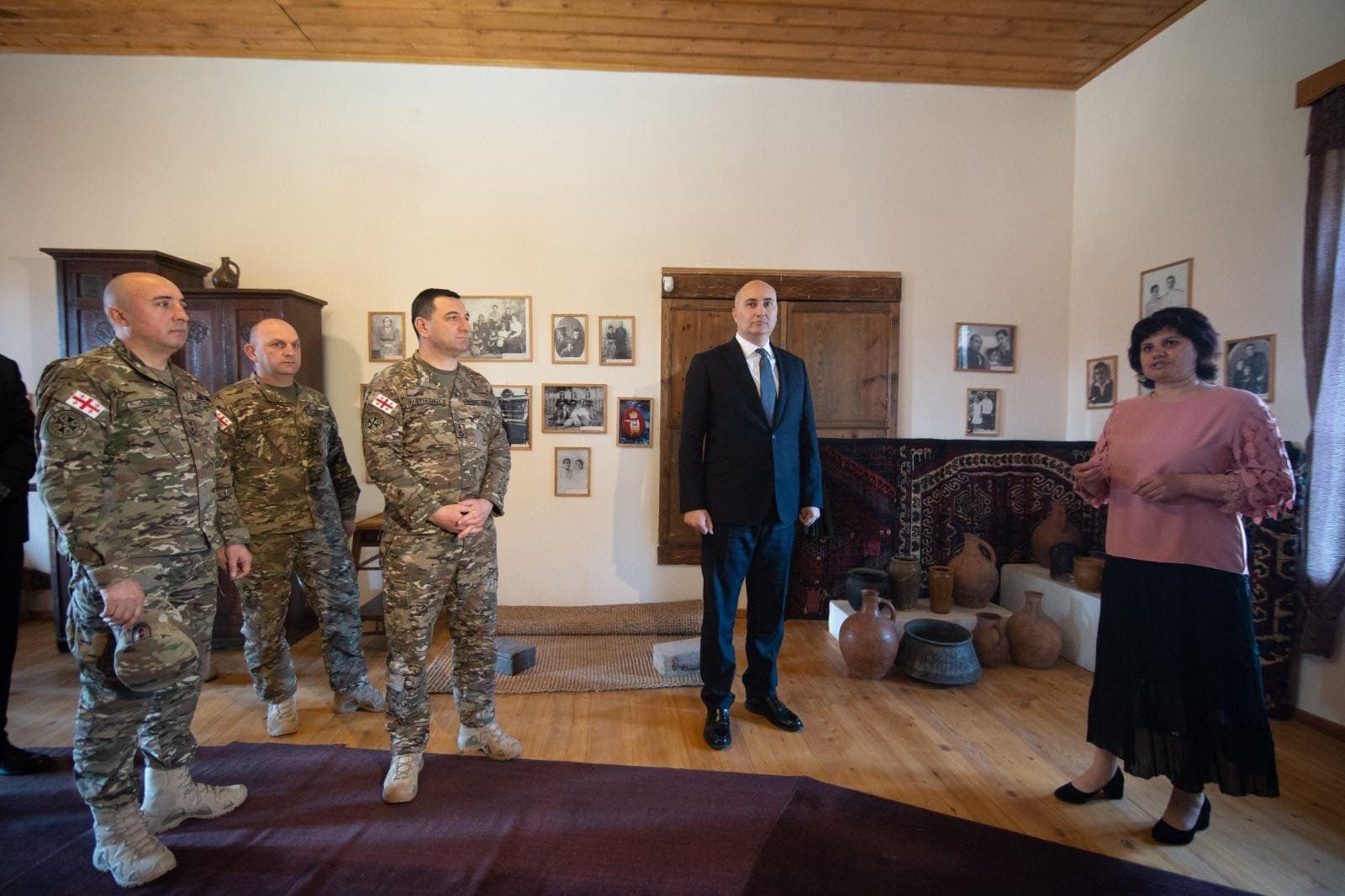 Frontnews image description