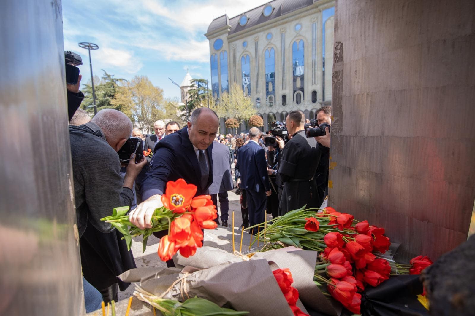 Frontnews image description