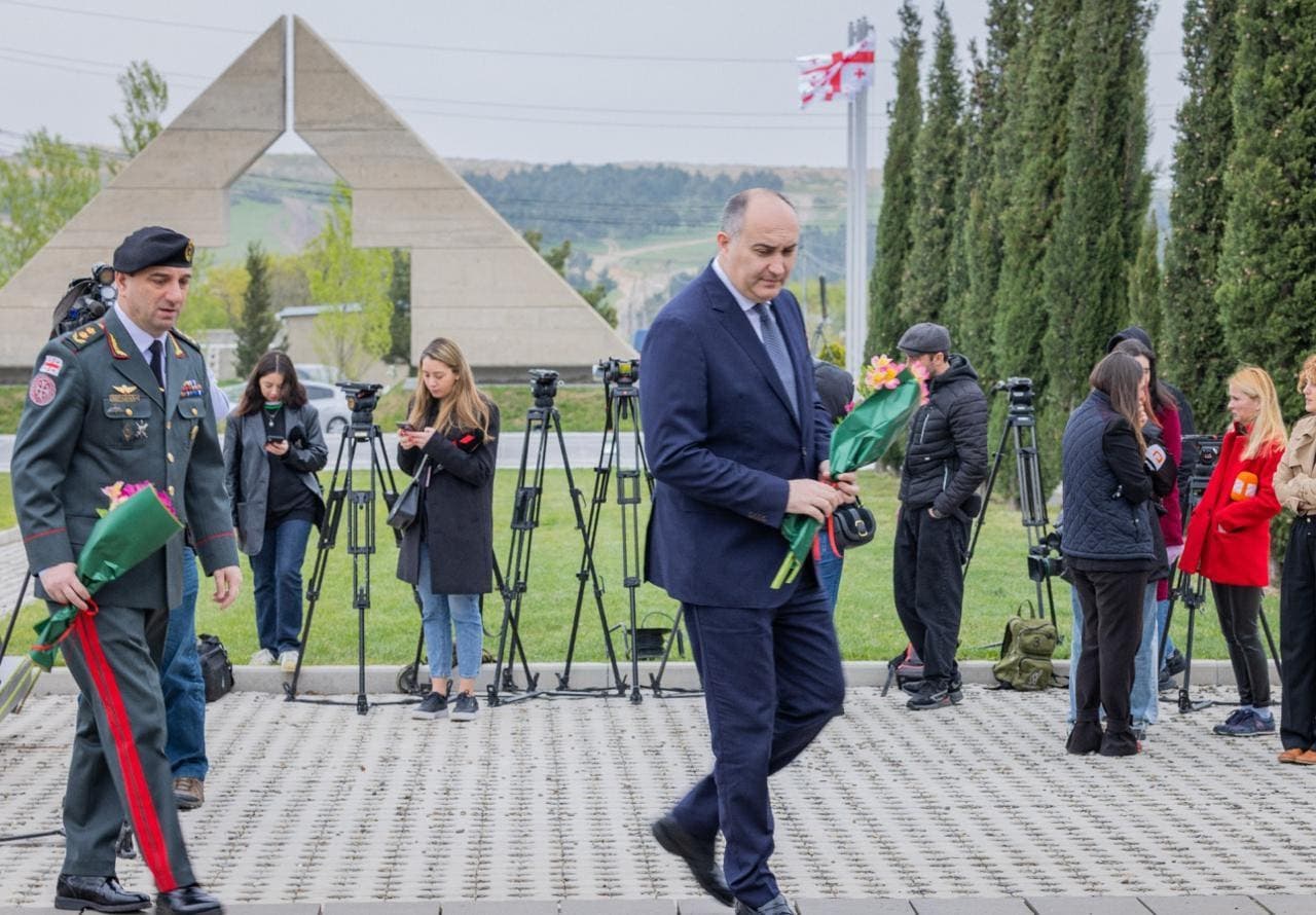 Frontnews image description