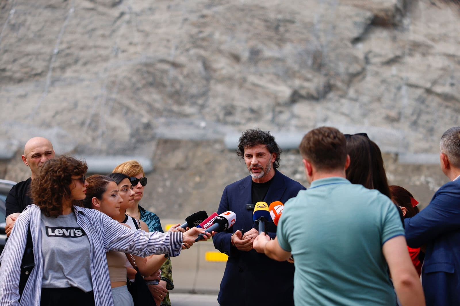 Frontnews image description