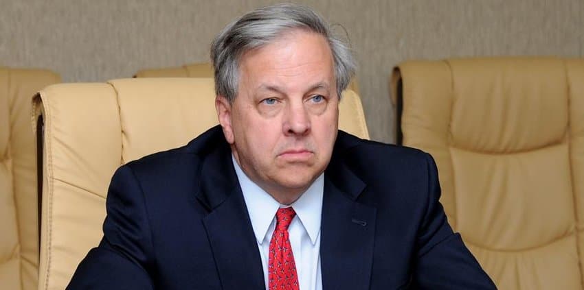 იან კელი – ბოლოს და ბოლოს, გადაიყვანეთ ამ წყეულ სამოქალაქო კლინიკაში