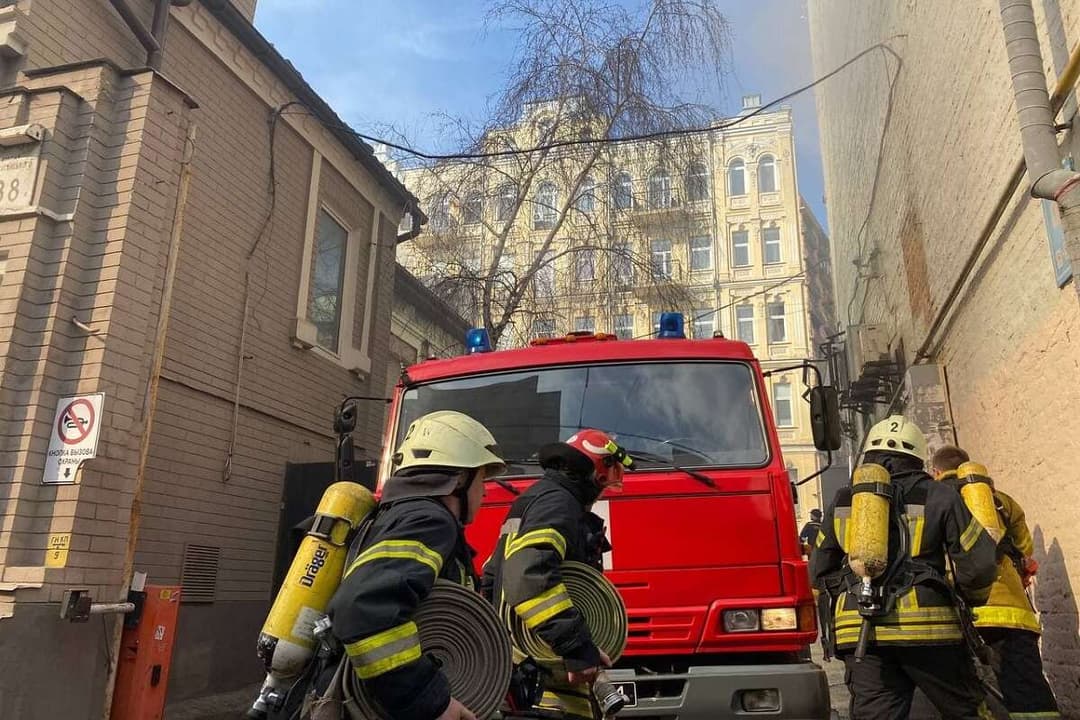 კიევში საქართველოს საელჩოს ავტომობილი დაწვეს