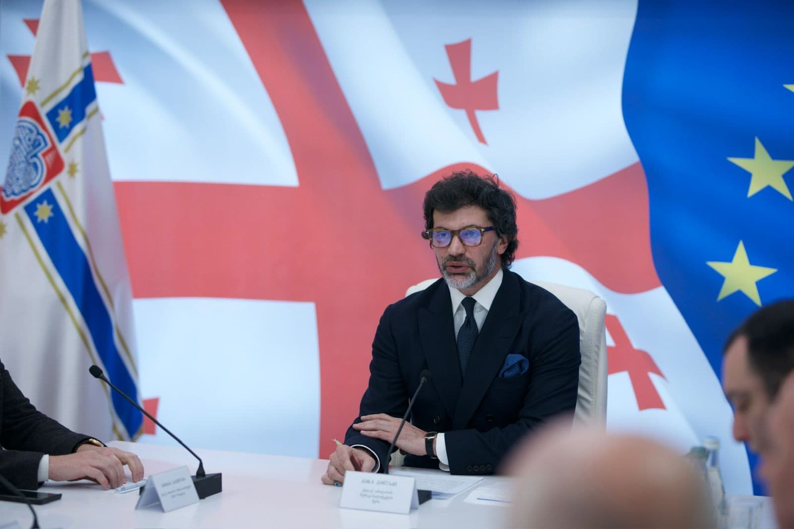 Frontnews image description