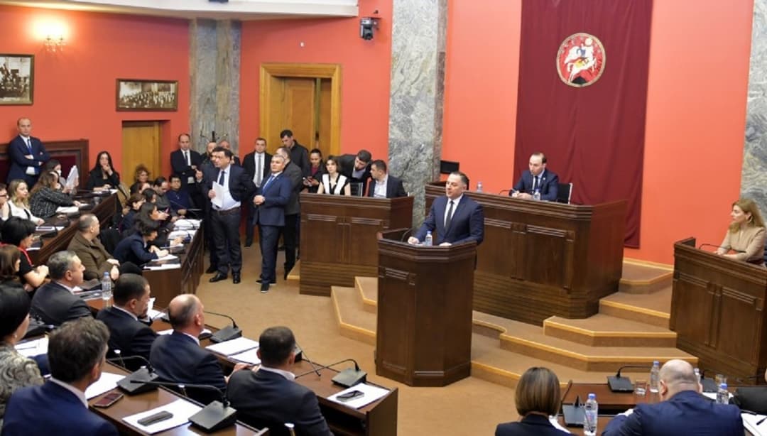 ოთხმა საპარლამენტო კომიტეტმა მთავრობის შემადგენლობისთვის ნდობის გამოცხადებას და სამთავრობო პროგრამას მხარი დაუჭირა