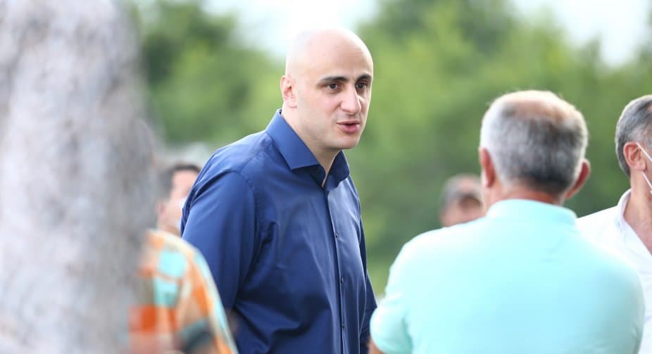 ნიკა მელია – “ქართული ოცნება” მერიიდან გახარიას მხარდამჭერების გათავისუფლებას ცდილობს