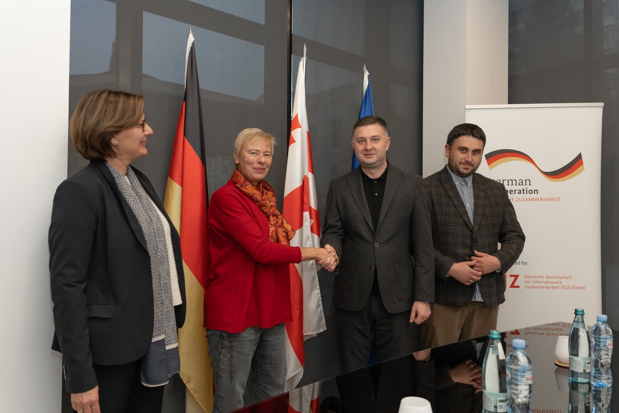 Frontnews image description