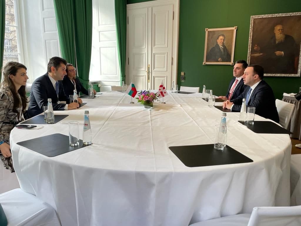 Frontnews image description