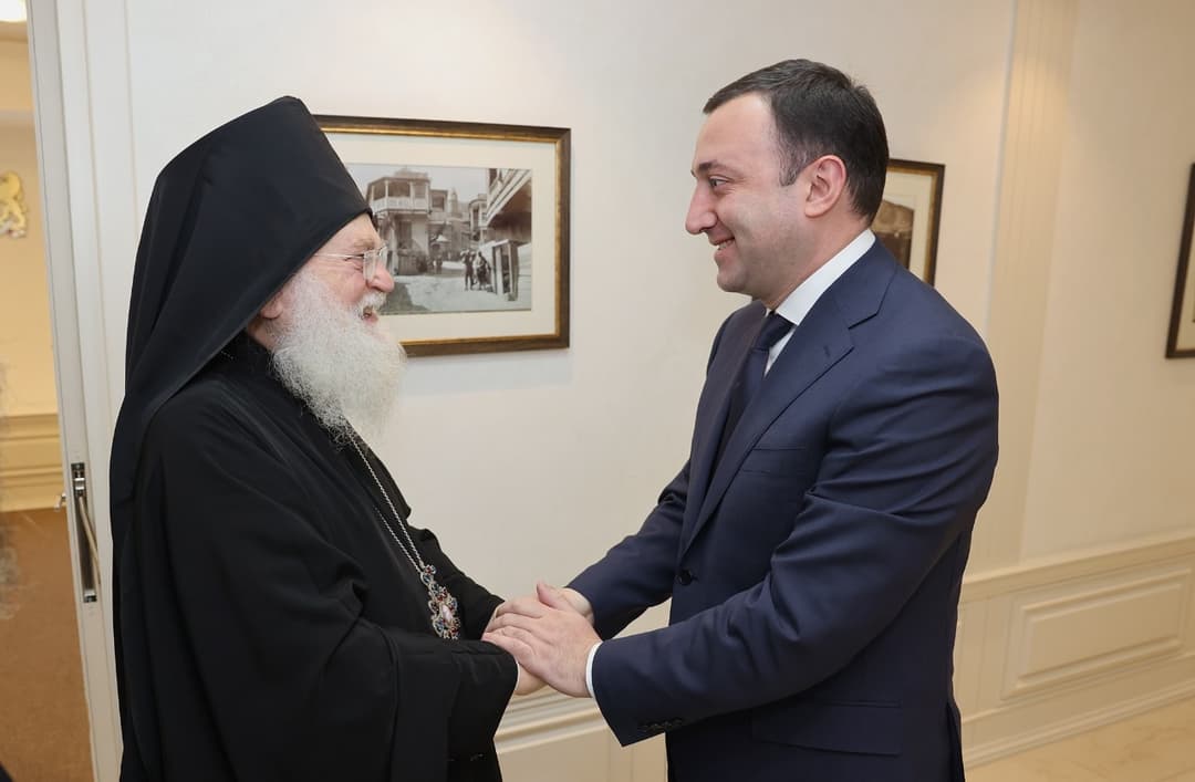 არქიმანდრიტი ეფრემი – ბატონო პრემიერო, ძალიან მოგვწონს, რომ ქვეყანას ძალიან გონივრულად მართავთ, უწმინდესის ლოცვები და მისი სიყვარულიც ძალიან გეხმარებათ, ყველას გვინდა, რომ ასე გააგრძელოთ