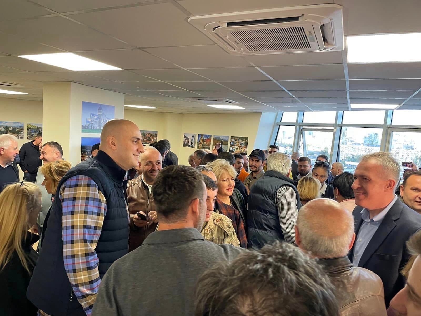 Frontnews image description