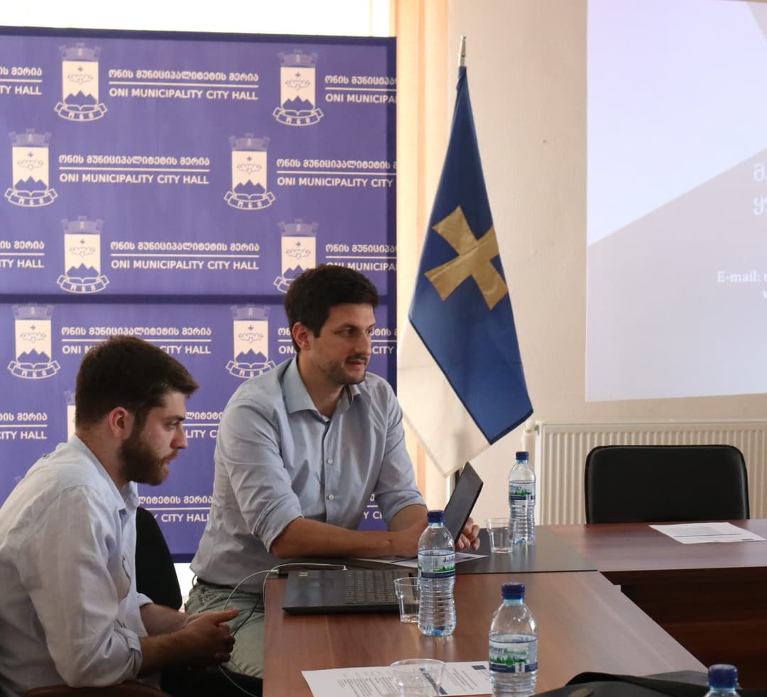 ონის მუნიციპალიტეტის მერიაში ევროკავშირის მიერ დაფინანსებული პროექტის ფარგლებში სამუშაო შეხვედრა გაიმართა