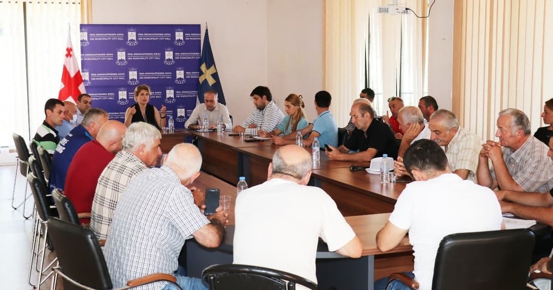 ონის მუნიციპალიტეტის მერიაში ადმინისტრაციულ ერთეულებში მერის წარმომადგენლებთან სამუშაო შეხვედრა გაიმართა