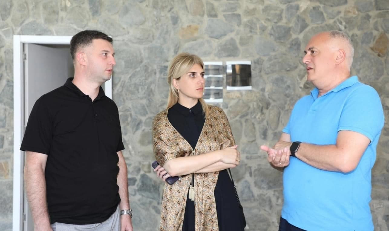 Frontnews image description