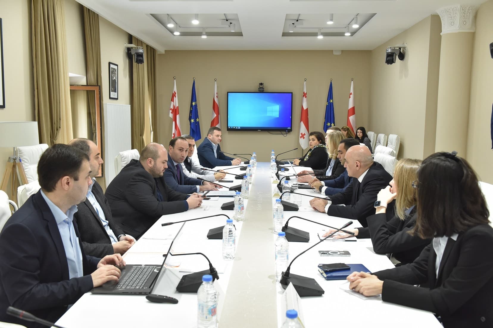 Frontnews image description