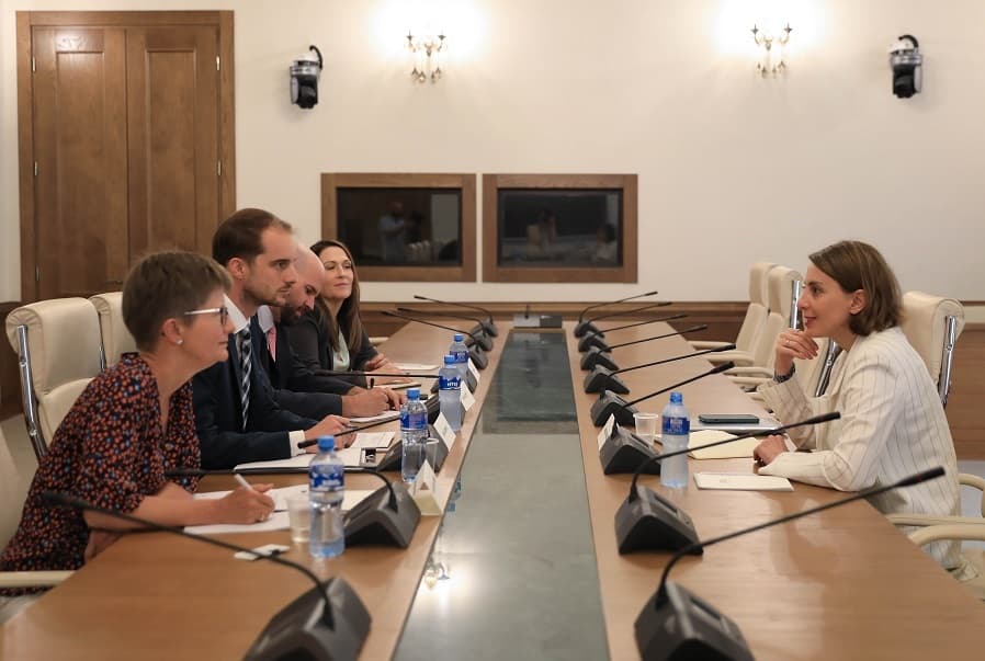 Frontnews image description