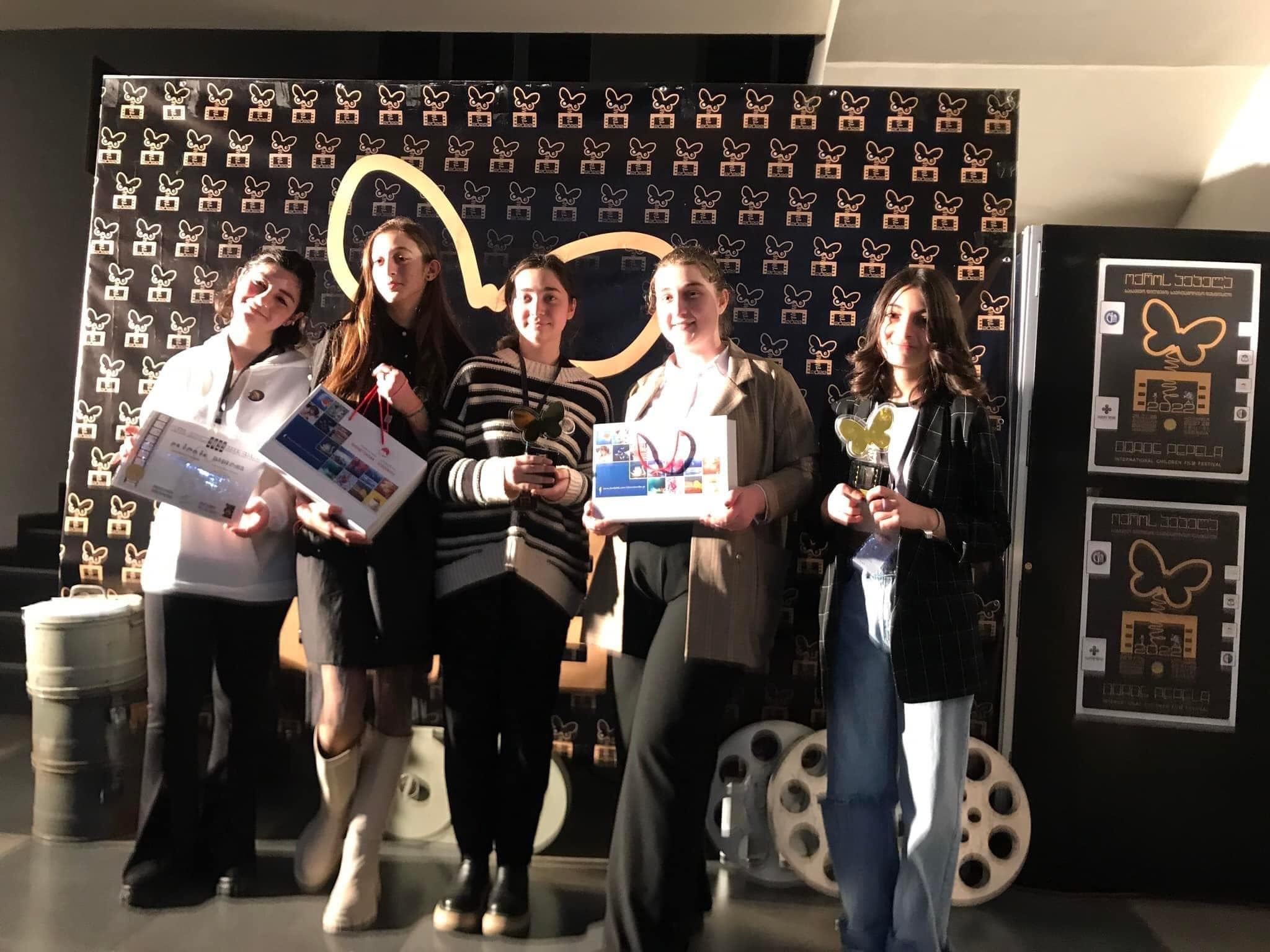 Frontnews image description