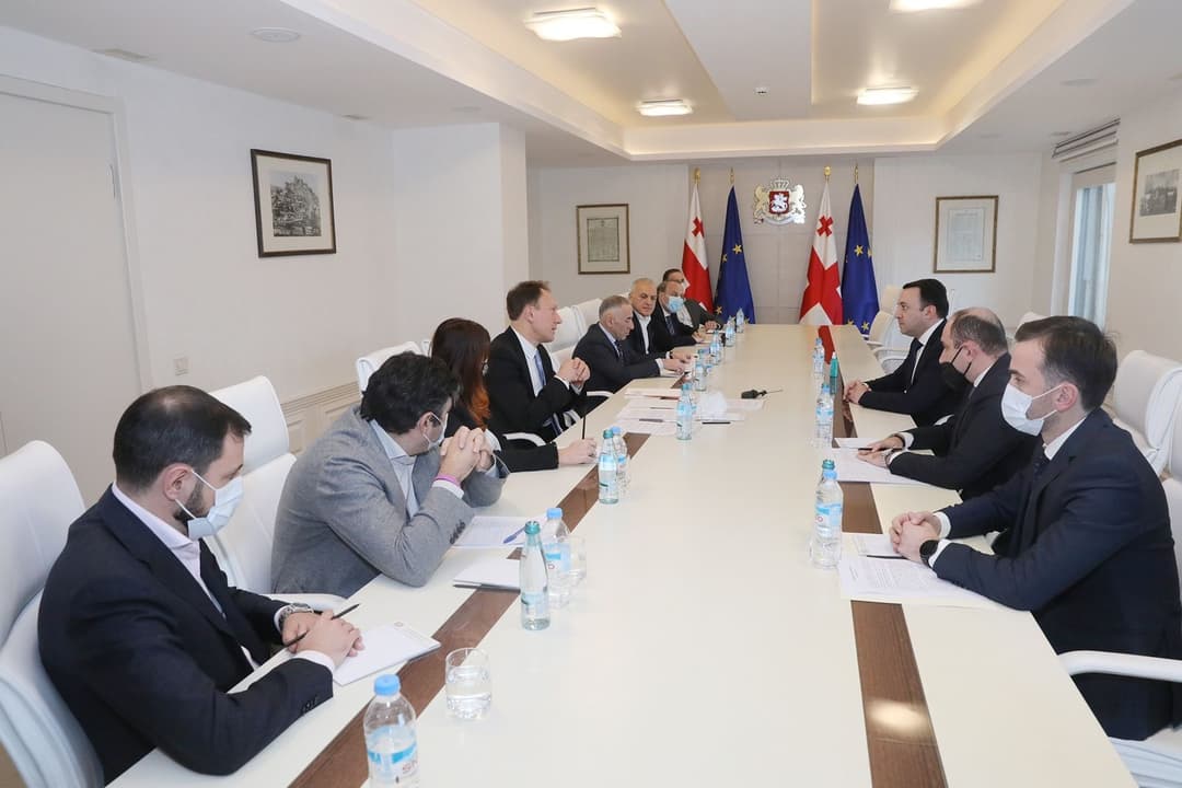 ირაკლი ღარიბაშვილი ფარმაცევტული ბიზნესის წარმომადგენლებს შეხვდა