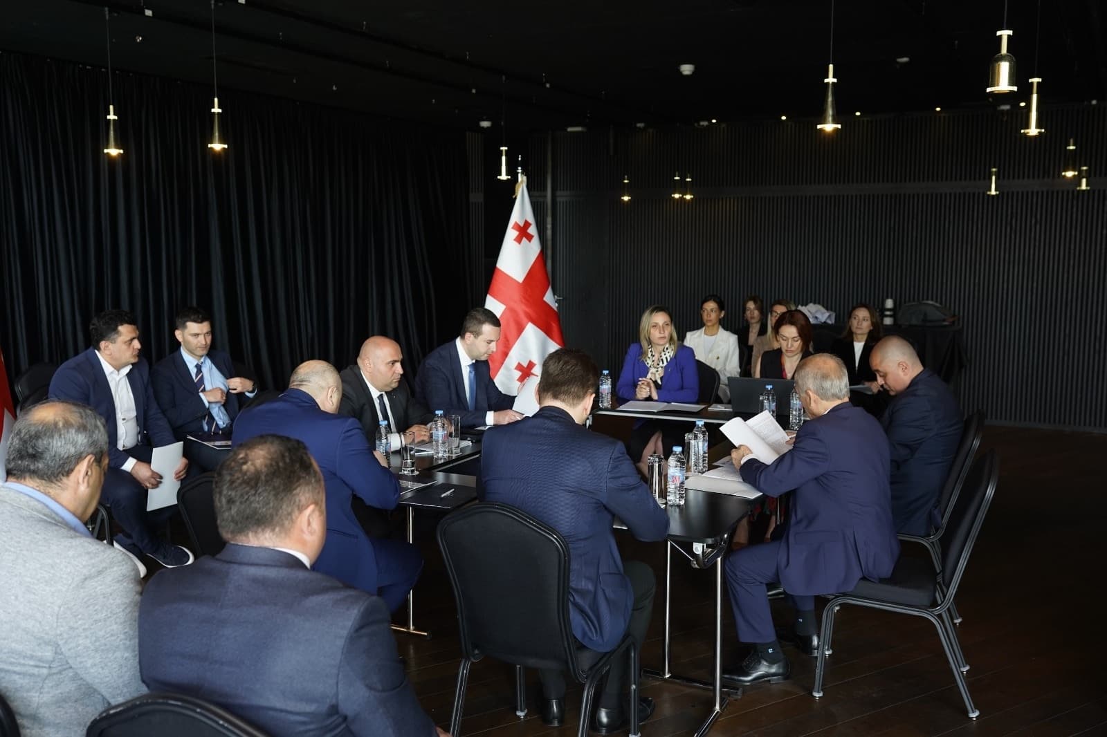 Frontnews image description