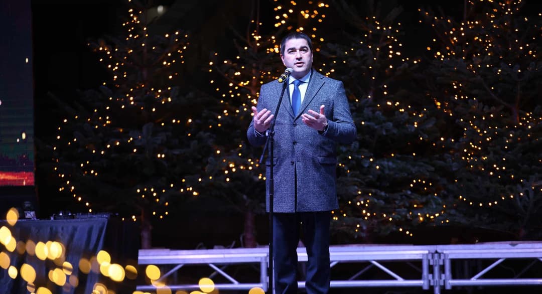 შალვა პაპუაშვილმა პარლამენტის აპარატის თანამშრომლები დააჯილდოვა