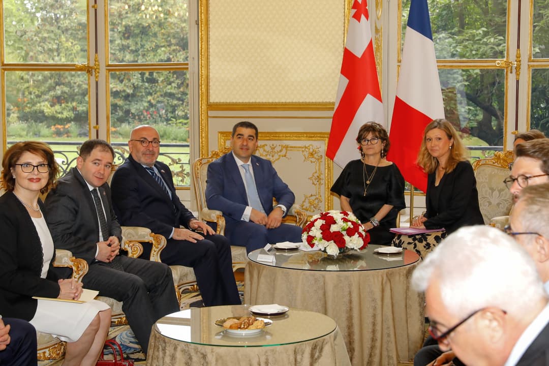 შალვა პაპუაშვილი საფრანგეთის ეროვნული ასამბლეის თავმჯდომარეს შეხვდა