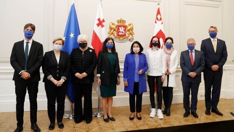 Frontnews image description