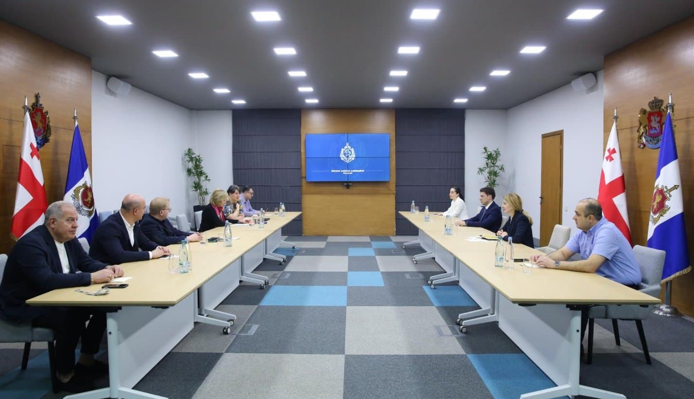 Frontnews image description