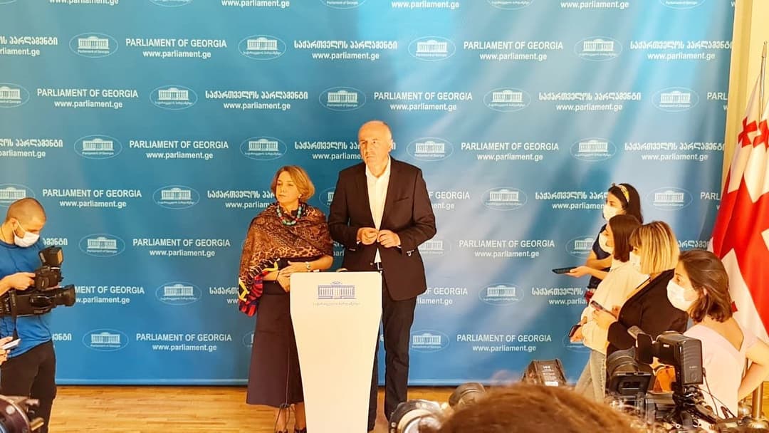 “ლელო” პარლამენტის საგანგებო სხდომის მოწვევას ითხოვს და ოპოზიციასთან კონსულტაციებს იწყებს