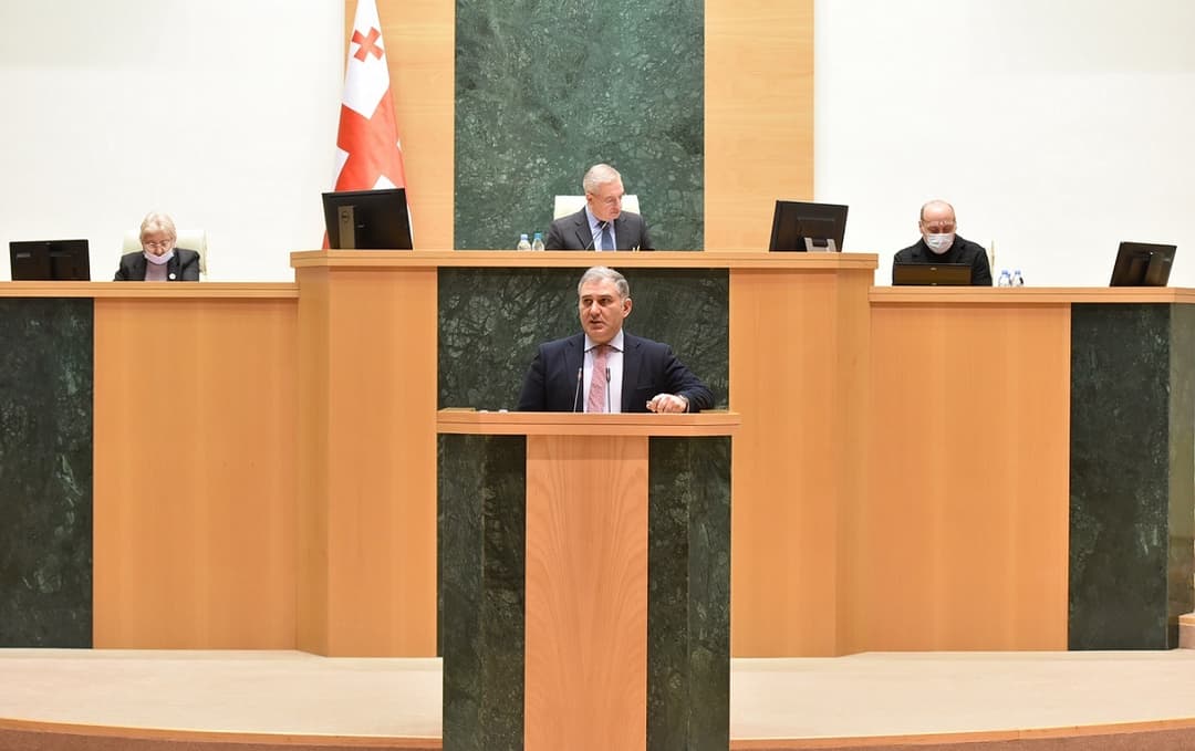 პარლამენტმა “ამნისტიის შესახებ“ კანონპროექტი მეორე მოსმენით მიიღო
