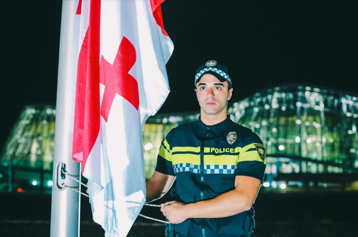 Frontnews image description