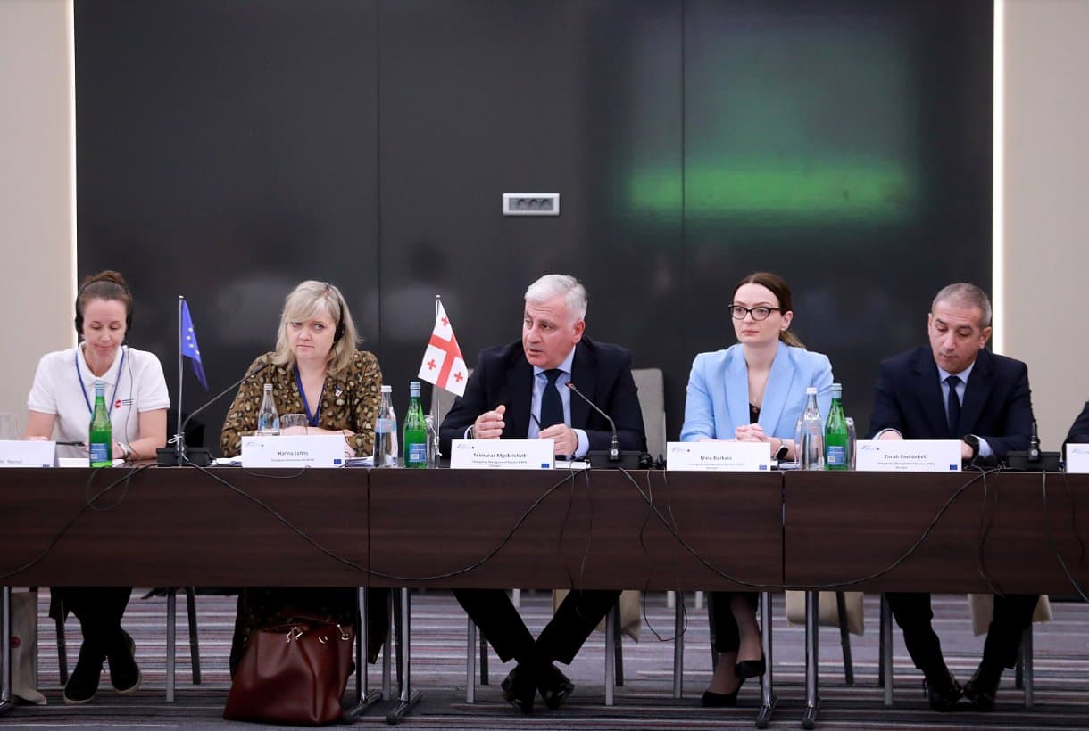 Frontnews image description